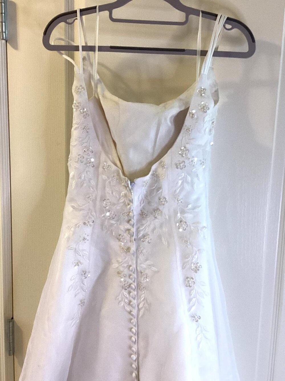 Maria Hong White Fitted Classic Sleeveless Wedding Dress Gown Size 6 Small Trail - Picture 4 of 15